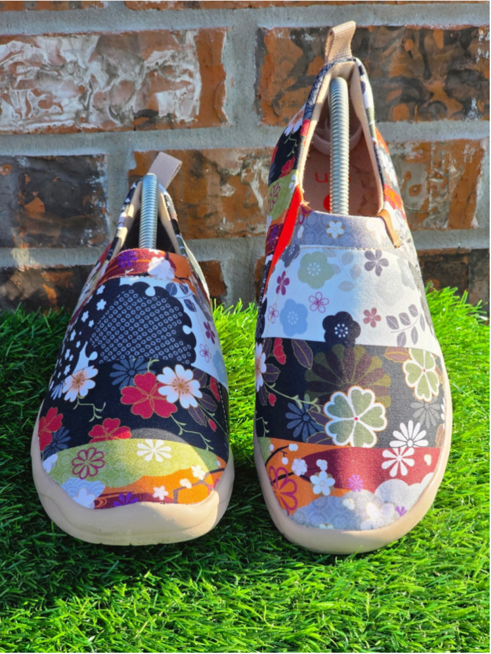 UIN Flats & Loafers Black Multi-color Floral Patchwork Women’s Size 9.5
